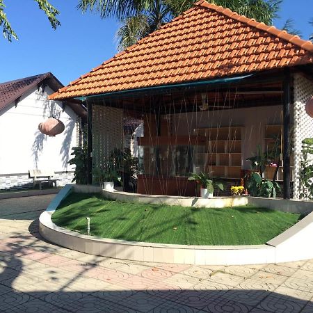 Aparthotel Nha Nghi Tran Duc Phú Mỹ Exterior foto