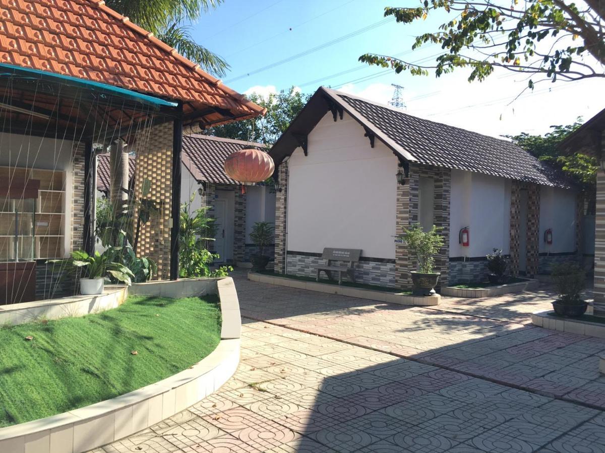 Aparthotel Nha Nghi Tran Duc Phú Mỹ Exterior foto