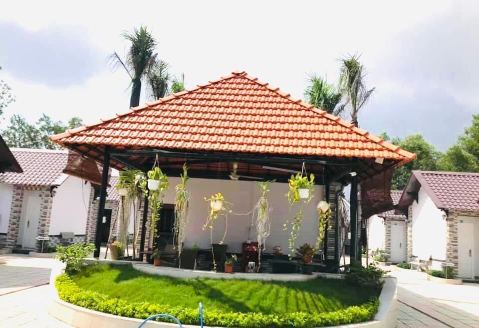 Aparthotel Nha Nghi Tran Duc Phú Mỹ Exterior foto
