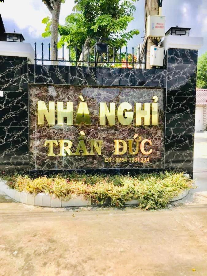 Aparthotel Nha Nghi Tran Duc Phú Mỹ Exterior foto