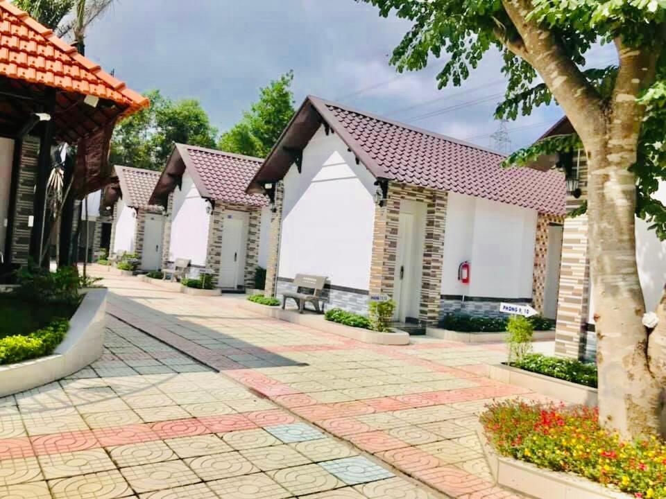 Aparthotel Nha Nghi Tran Duc Phú Mỹ Exterior foto